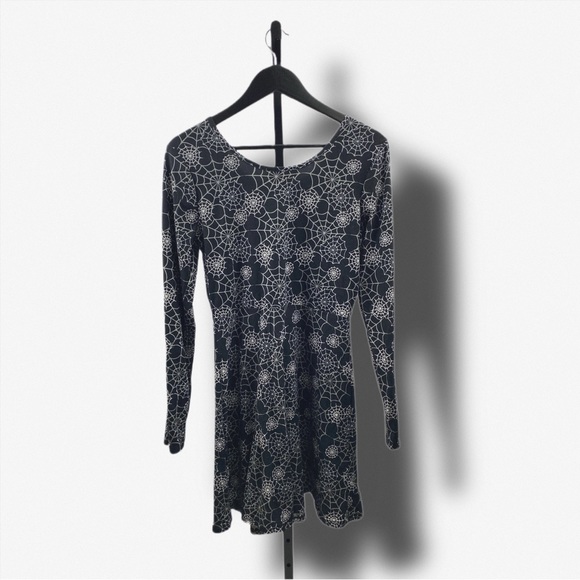 Halloween spiderweb dress - Picture 3 of 5